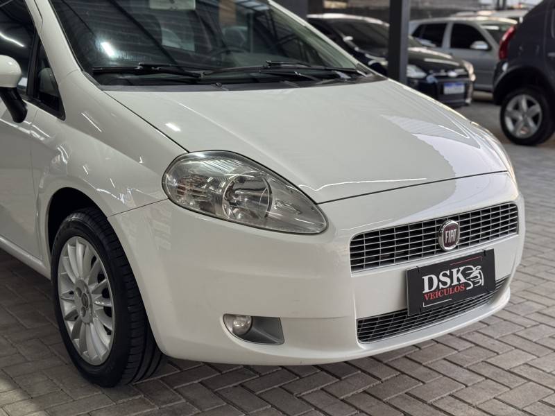 FIAT - PUNTO - 2010/2010 - Branca - R$ 34.900,00