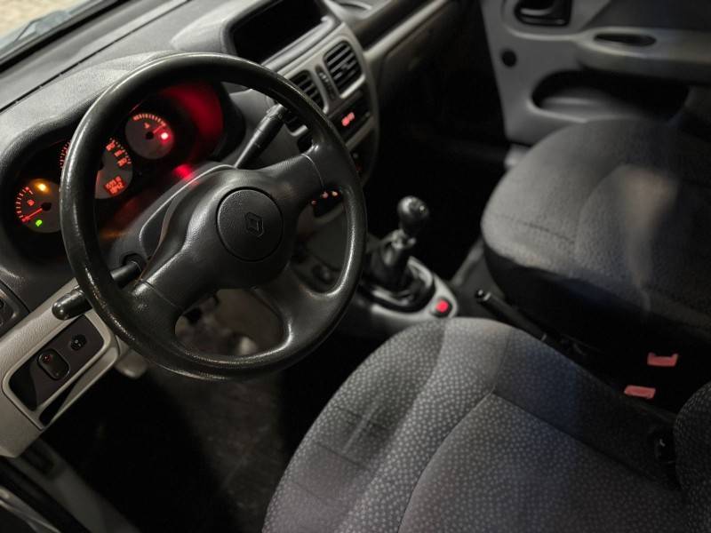 RENAULT - CLIO - 2006/2006 - Prata - R$ 20.900,00