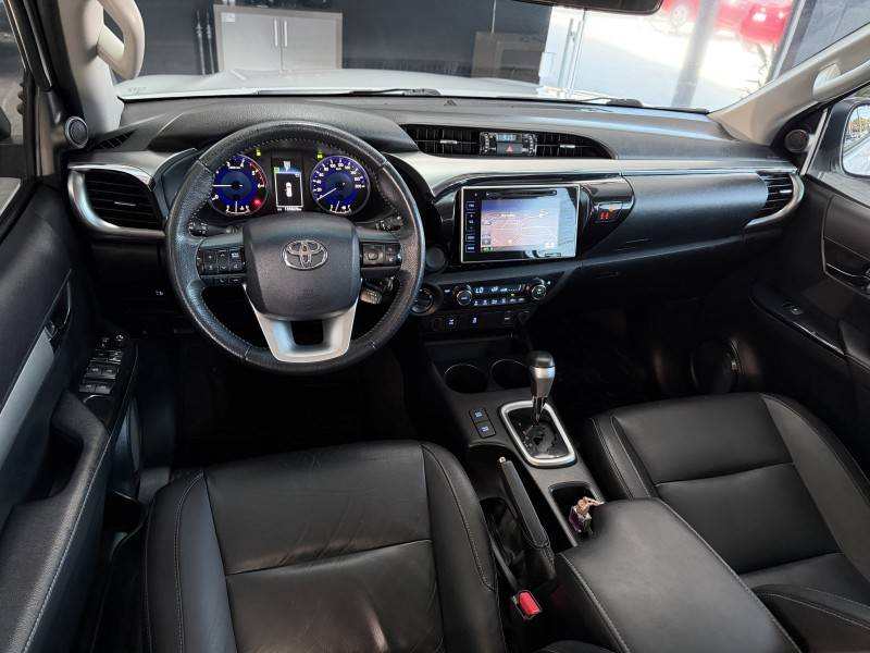 TOYOTA - HILUX - 2016/2017 - Branca - R$ 177.900,00