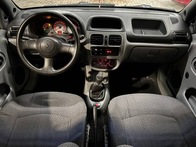 RENAULT - CLIO - 2006/2006 - Prata - R$ 20.900,00