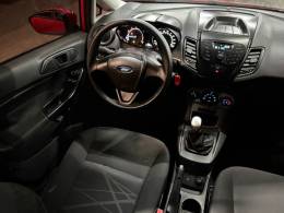 FORD - FIESTA - 2015/2015 - Vermelha - R$ 46.900,00