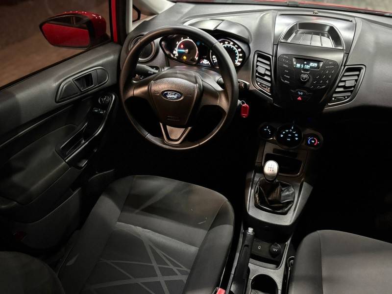 FORD - FIESTA - 2015/2015 - Vermelha - R$ 46.900,00