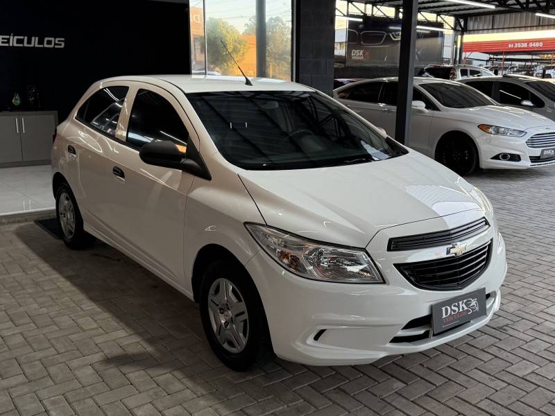 CHEVROLET - ONIX - 2015/2015 - Branca - R$ 43.900,00