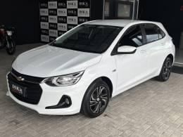 CHEVROLET - ONIX - 2023/2024 - Branca - R$ 82.900,00
