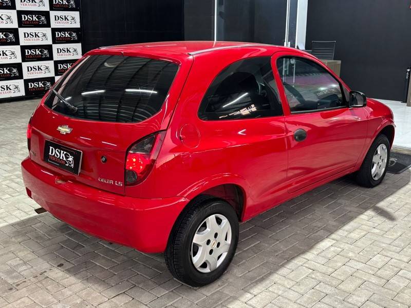 CHEVROLET - CELTA - 2013/2013 - Vermelha - R$ 27.900,00