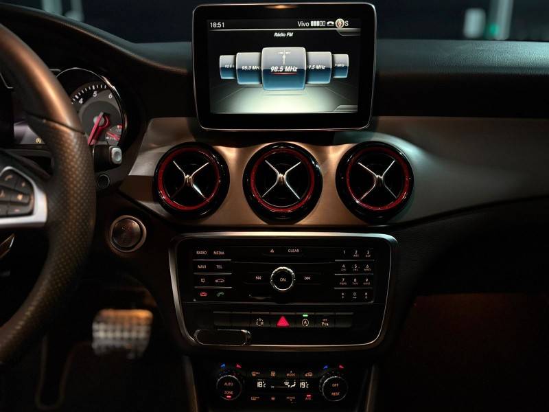 MERCEDES-BENZ - CLA 250 - 2015/2015 - Branca - R$ 145.900,00