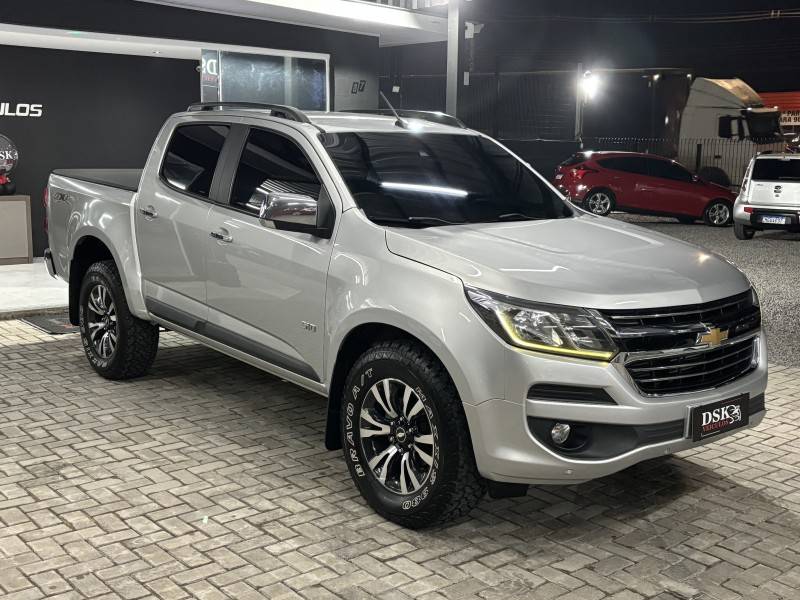 CHEVROLET - S10 - 2017/2018 - Prata - R$ 154.900,00