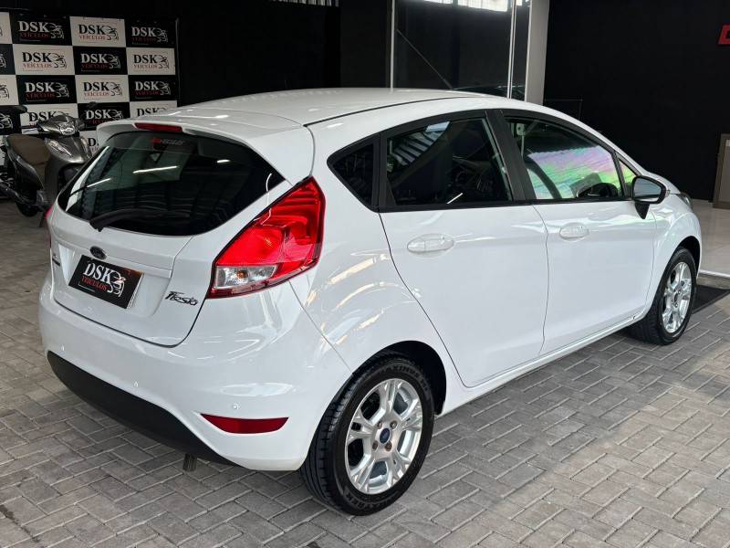 FORD - FIESTA - 2014/2014 - Branca - R$ 44.900,00