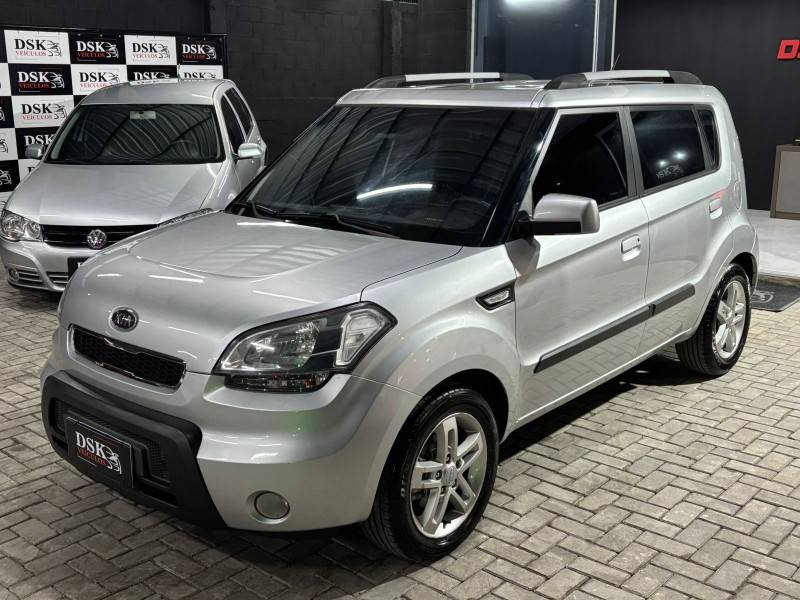KIA MOTORS - SOUL - 2010/2010 - Prata - R$ 41.900,00