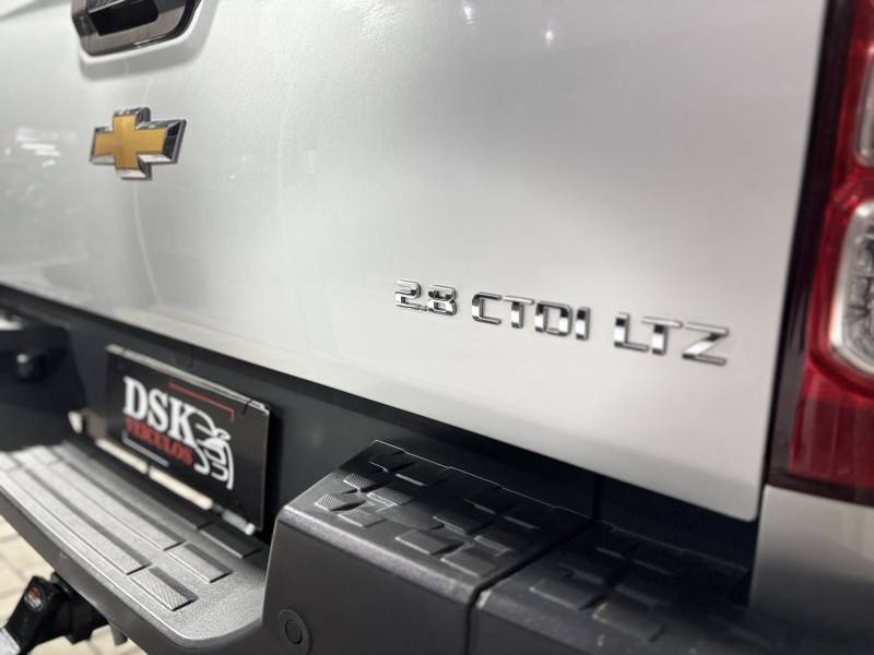CHEVROLET - S10 - 2017/2018 - Prata - R$ 154.900,00