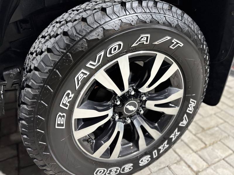 CHEVROLET - S10 - 2017/2018 - Prata - R$ 154.900,00