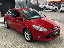 FORD - FOCUS - 2013/2014 - Vermelha - R$ 54.900,00