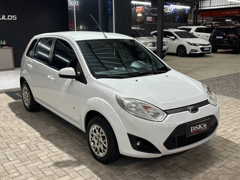 FORD - FIESTA - 2014/2014 - Branca - R$ 37.900,00