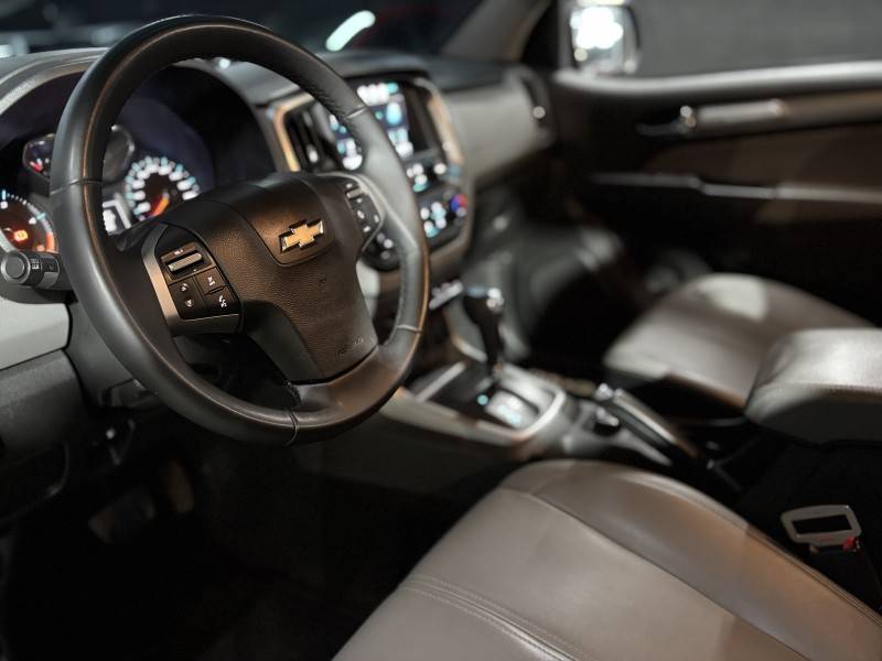 CHEVROLET - S10 - 2017/2018 - Prata - R$ 154.900,00
