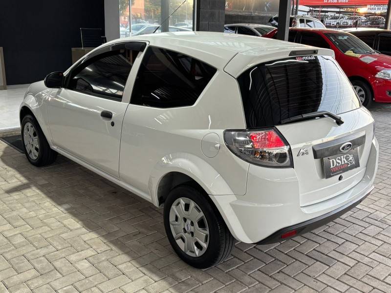 FORD - KA - 2011/2012 - Branca - R$ 25.900,00