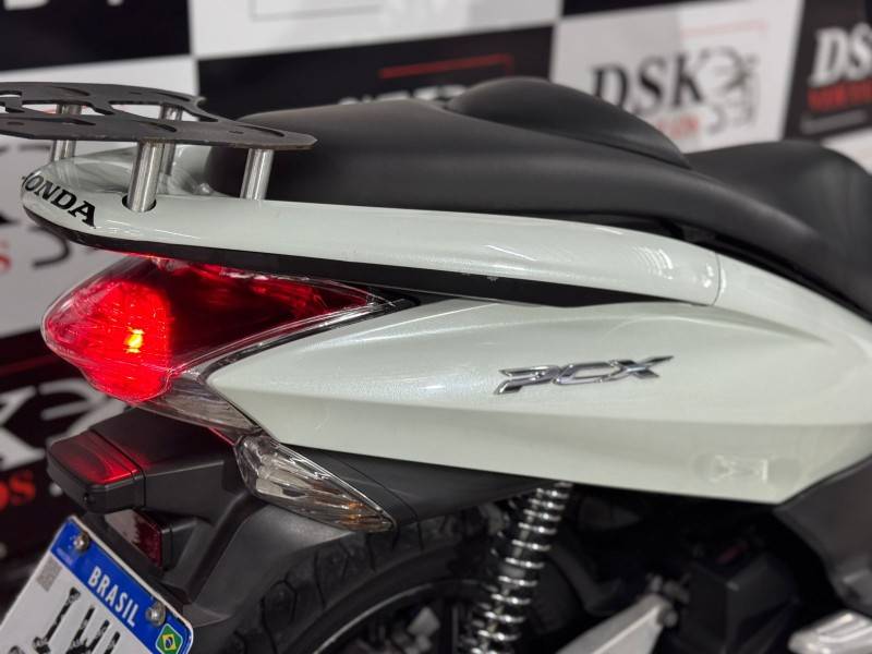 HONDA - PCX - 2015/2015 - Branca - R$ 12.900,00