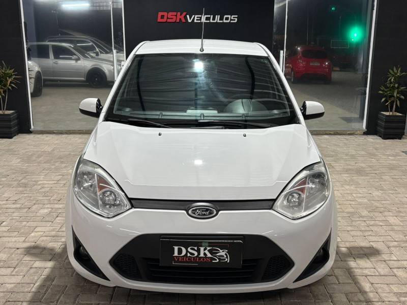 FORD - FIESTA - 2014/2014 - Branca - R$ 37.900,00