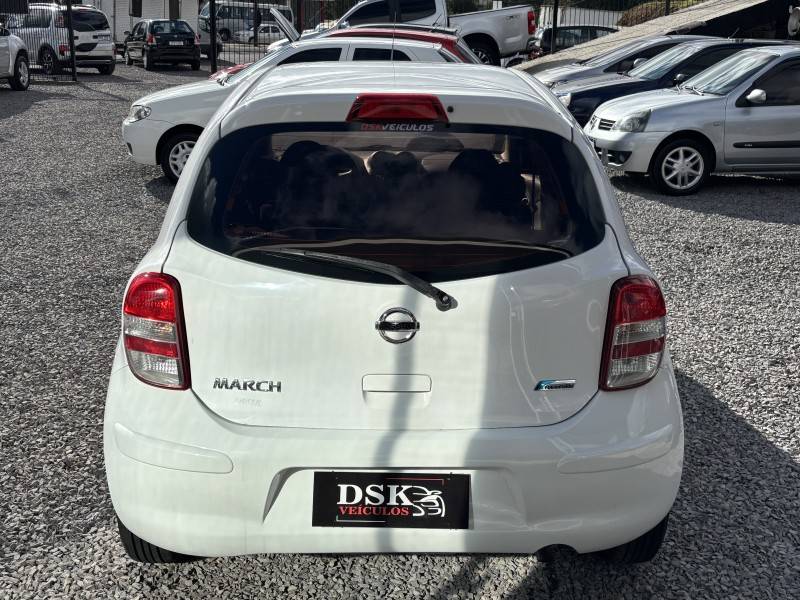 NISSAN - MARCH - 2014/2014 - Branca - R$ 38.900,00
