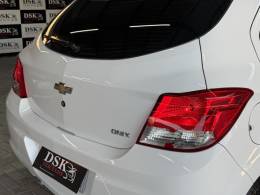 CHEVROLET - ONIX - 2015/2015 - Branca - R$ 43.900,00