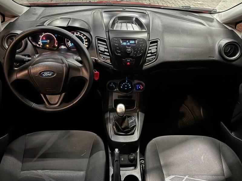 FORD - FIESTA - 2015/2015 - Vermelha - R$ 46.900,00