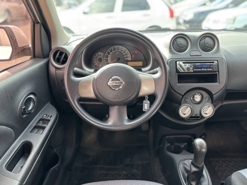 NISSAN - MARCH - 2014/2014 - Branca - R$ 38.900,00