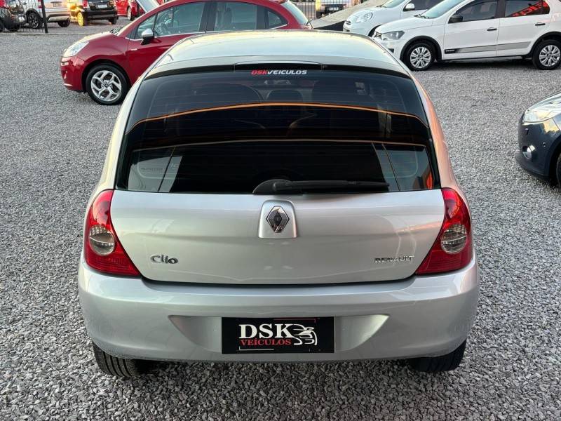 RENAULT - CLIO - 2006/2006 - Prata - R$ 19.900,00