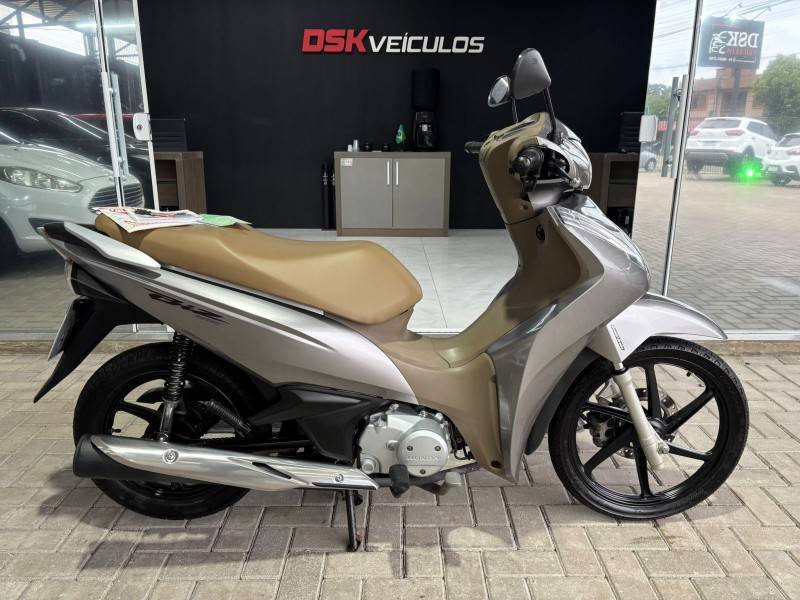 HONDA - BIZ 125 - 2019/2019 - Branca - R$ 14.900,00