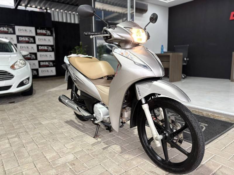 HONDA - BIZ 125 - 2019/2019 - Branca - R$ 14.900,00