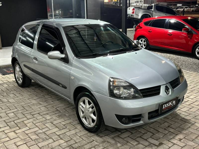 RENAULT - CLIO - 2006/2006 - Prata - R$ 20.900,00