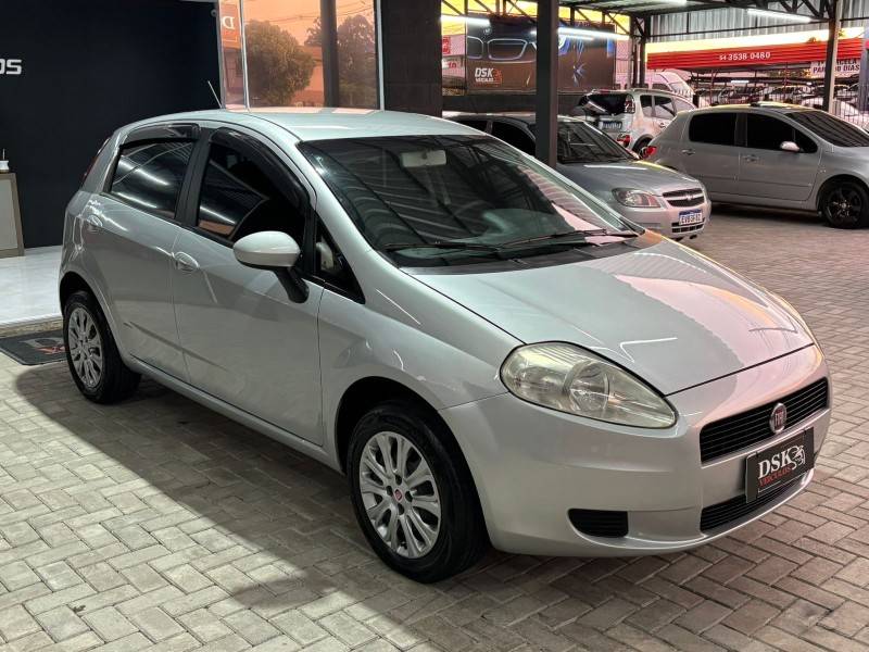 FIAT - PUNTO - 2011/2011 - Prata - R$ 35.900,00