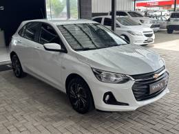 CHEVROLET - ONIX - 2023/2024 - Branca - R$ 82.900,00