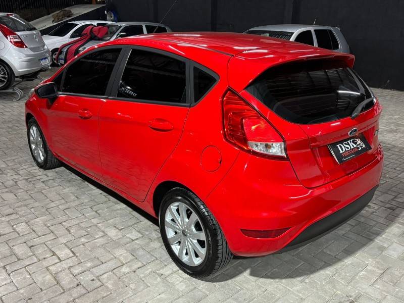 FORD - FIESTA - 2015/2015 - Vermelha - R$ 46.900,00