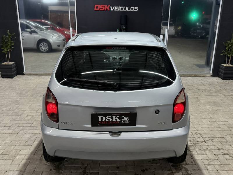 CHEVROLET - CELTA - 2007/2007 - Prata - R$ 19.900,00