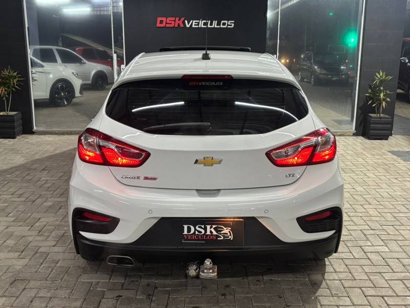 CHEVROLET - CRUZE - 2019/2019 - Branca - R$ 106.900,00