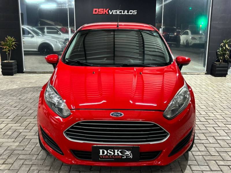 FORD - FIESTA - 2015/2015 - Vermelha - R$ 46.900,00