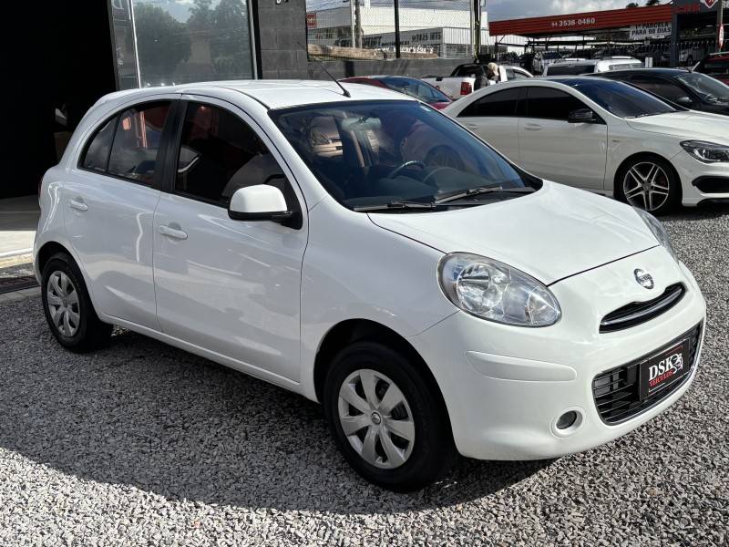 NISSAN - MARCH - 2014/2014 - Branca - R$ 38.900,00