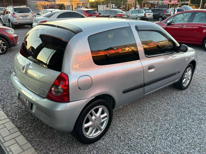 RENAULT - CLIO - 2006/2006 - Prata - R$ 19.900,00