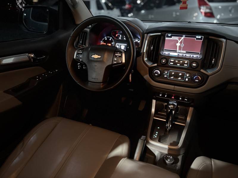 CHEVROLET - S10 - 2017/2018 - Prata - R$ 154.900,00