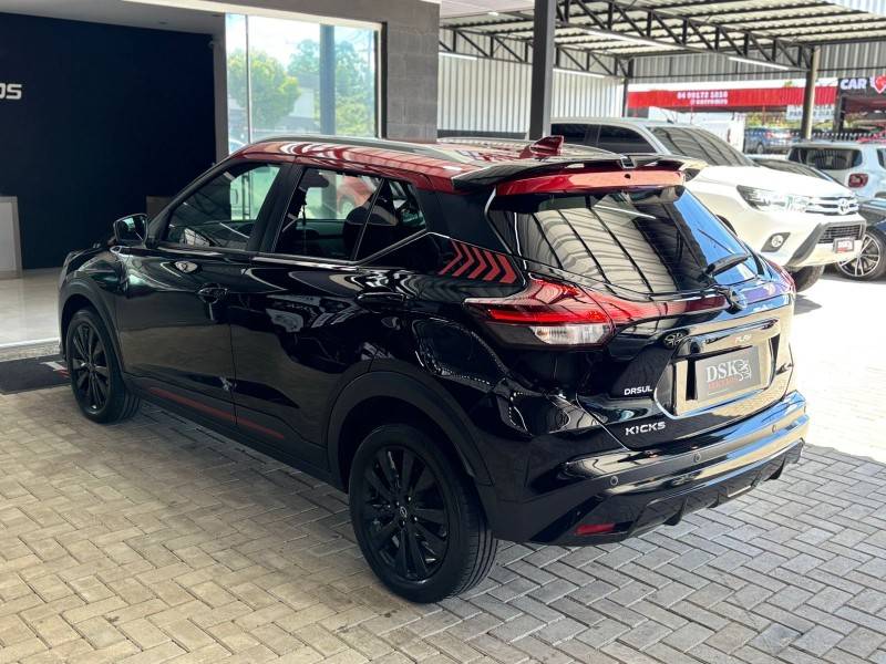 NISSAN - KICKS - 2023/2024 - Preta - R$ 115.900,00