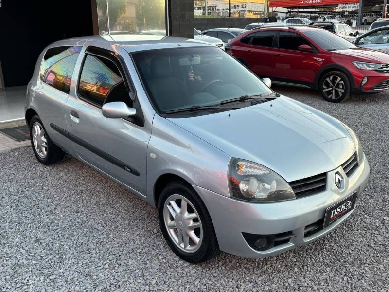 RENAULT - CLIO - 2006/2006 - Prata - R$ 19.900,00