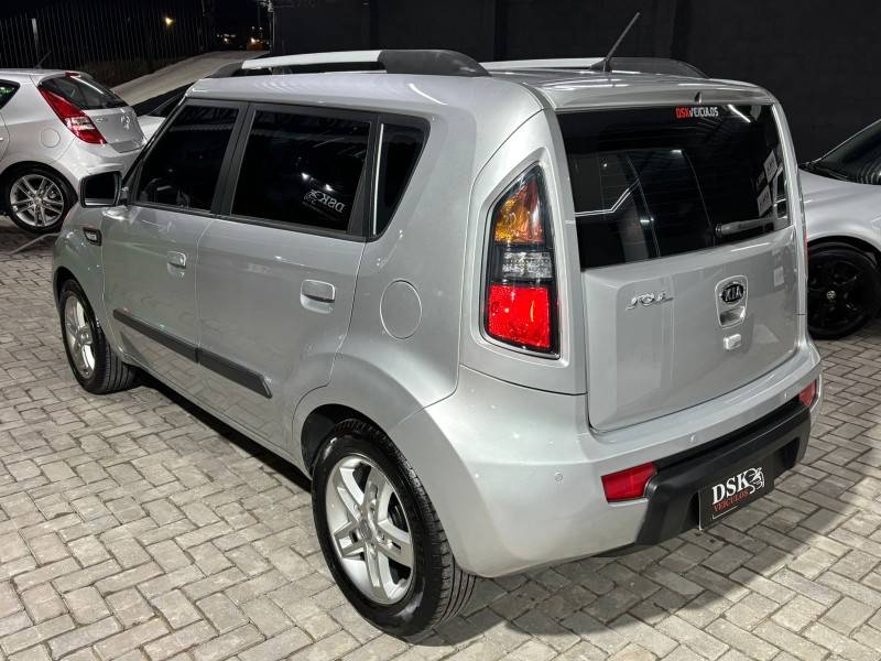 KIA MOTORS - SOUL - 2010/2010 - Prata - R$ 41.900,00