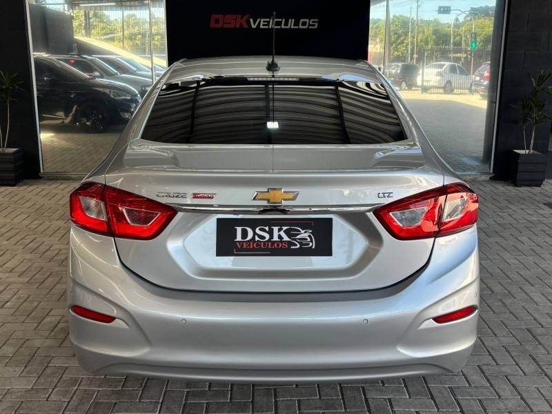 CHEVROLET - CRUZE - 2017/2017 - Prata - R$ 86.900,00