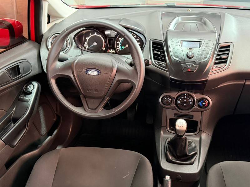 FORD - FIESTA - 2014/2015 - Vermelha - R$ 43.900,00
