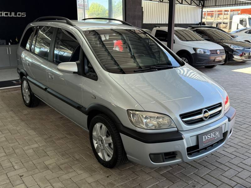 CHEVROLET - ZAFIRA - 2007/2008 - Prata - R$ 35.900,00