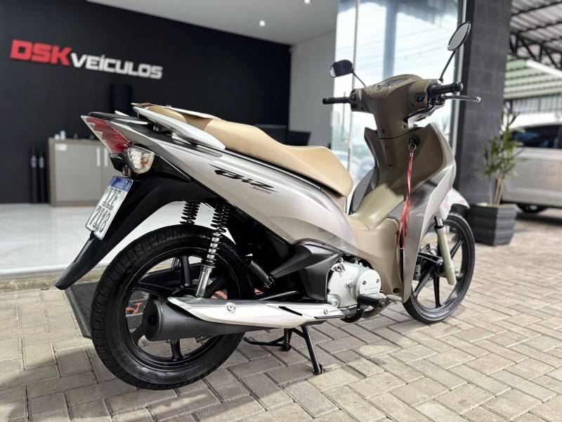 HONDA - BIZ 125 - 2019/2019 - Branca - R$ 14.900,00