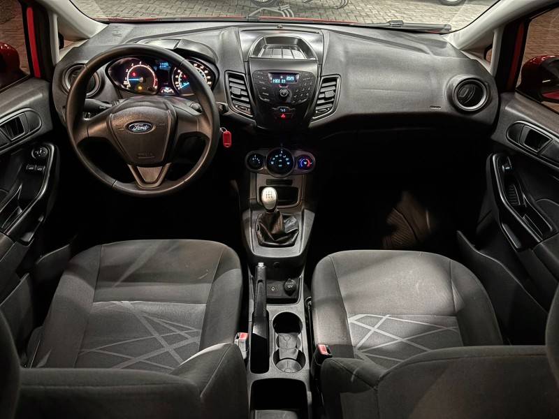 FORD - FIESTA - 2015/2015 - Vermelha - R$ 46.900,00