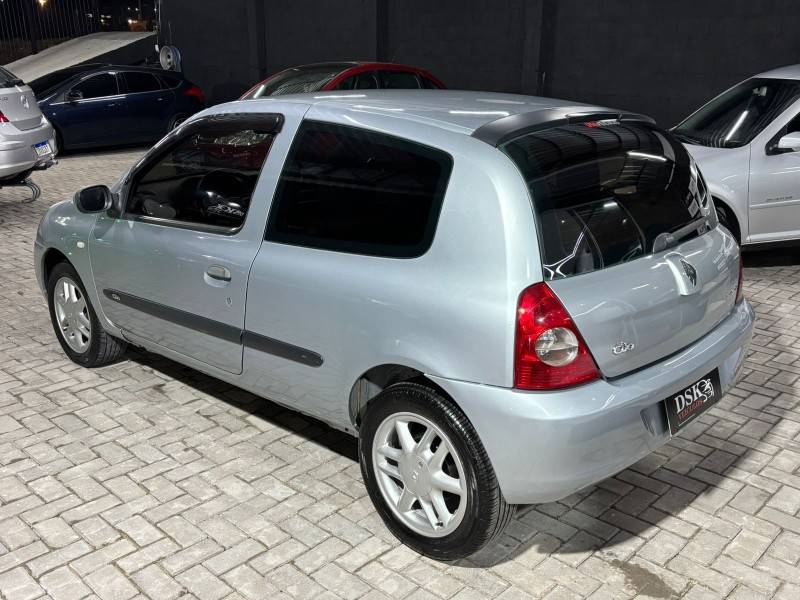 RENAULT - CLIO - 2006/2006 - Prata - R$ 20.900,00