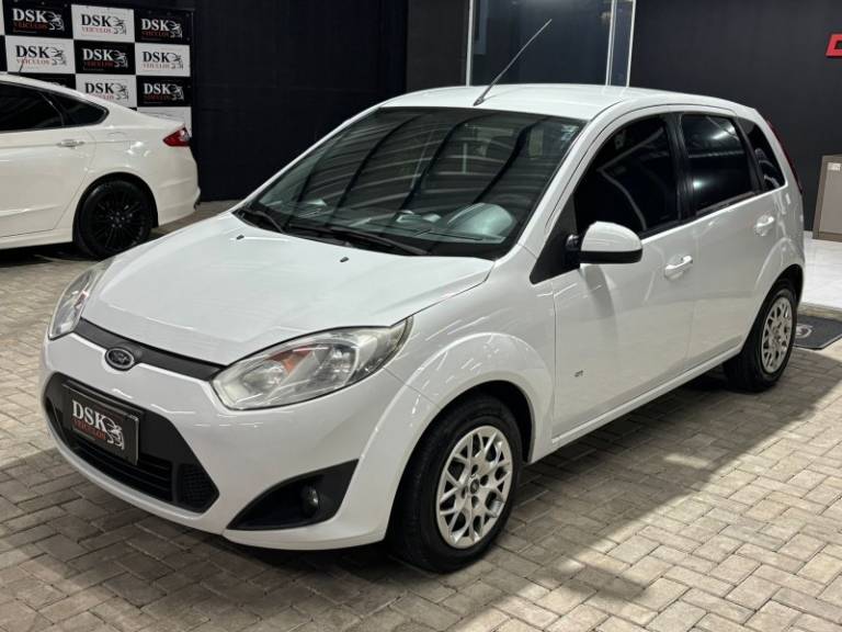 FORD - FIESTA - 2014/2014 - Branca - R$ 37.900,00