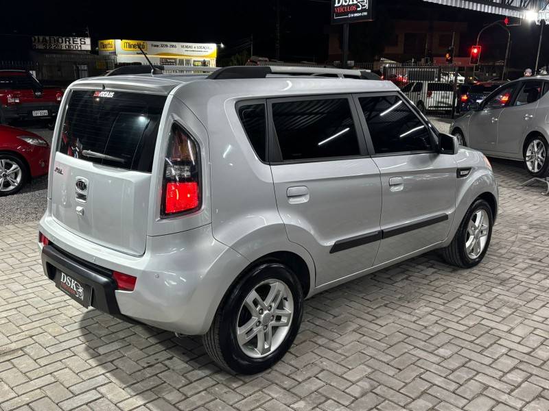 KIA MOTORS - SOUL - 2010/2010 - Prata - R$ 41.900,00