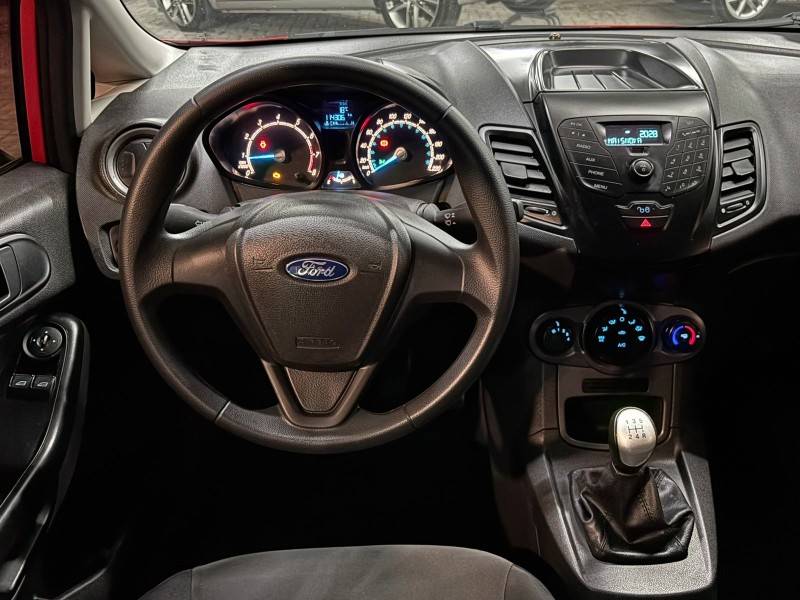 FORD - FIESTA - 2015/2015 - Vermelha - R$ 46.900,00